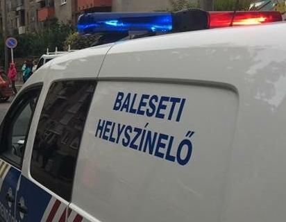 Villamossal ütközött egy taxi a II-es kórháznál, havazás, vonatkésések 