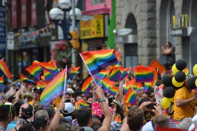 Önkormányzati ingatlanokon hirdetik a betiltott Pécs Pride-ot!