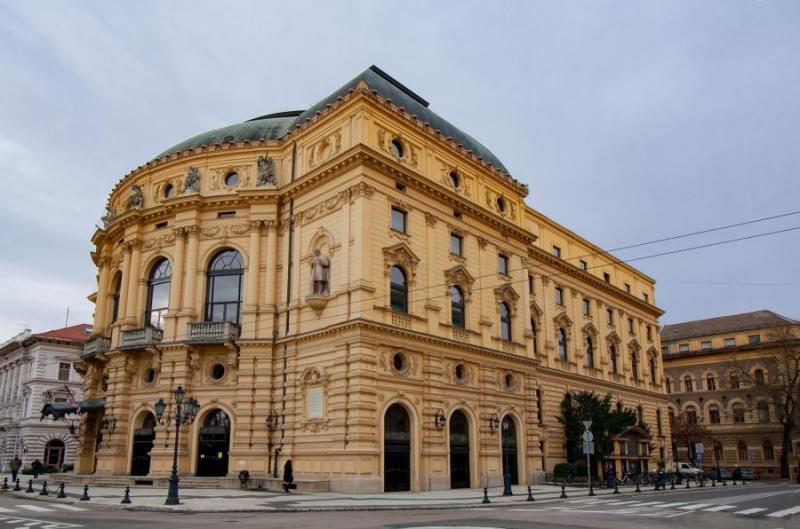 Betegség miatt ismét elmarad két előadás Szegeden