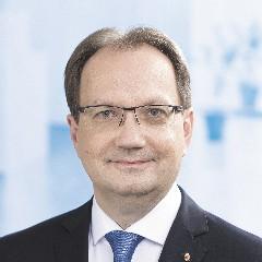 Tizenhat év után nem indult Hoppál Péter a pécsi Fidesz elnökválasztásán