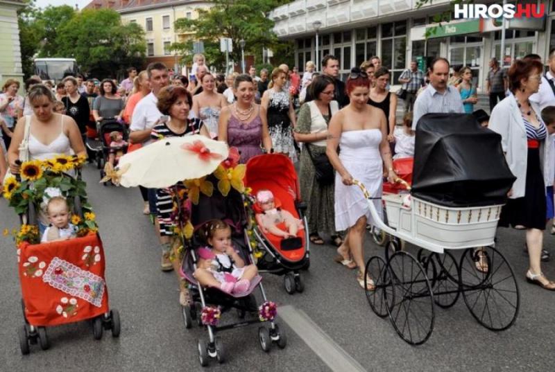 Gyerekkel vagyok!” – Pécsett először babakocsis, kismotoros és gyalogos felvonulásra hívják a családokat