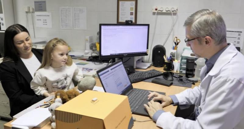 Siketen született, most tökéletesen hall az 5 éves kislány, akit Pécsen műtöttek meg egy ritka eljárással