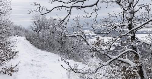 Hófúvás miatt, nem tágít a tél