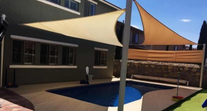 A napvitorla mint betekintésgátló: megéri kipróbálni?