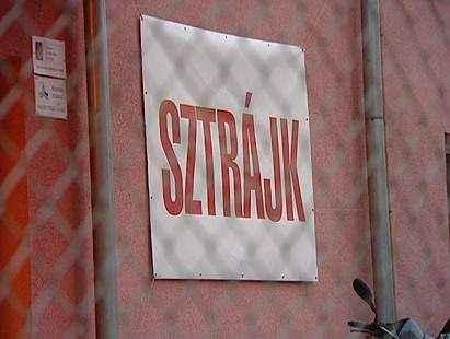 Sztrájkmenetrendet hirdetett meg a pécsi buszvállalat