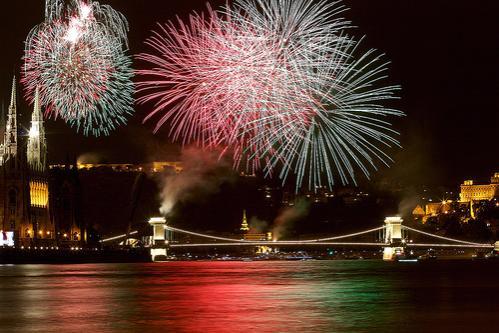 Pécsett csak tűzijátékot tartanak, több nagyvárosban idén is elmarad a szilveszteri ünnepség